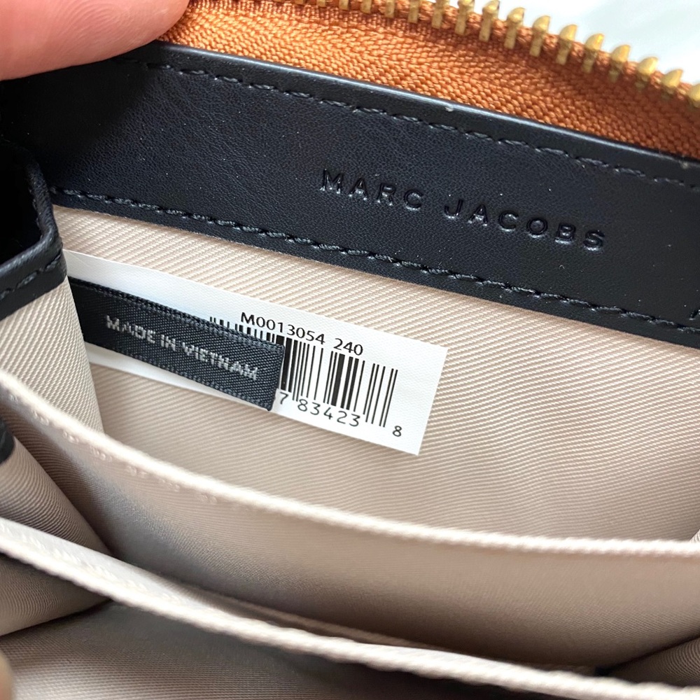 👝🐌 MARC JACOBS Leather Zip Wallet 🐌👝 - Picture 14 of 16